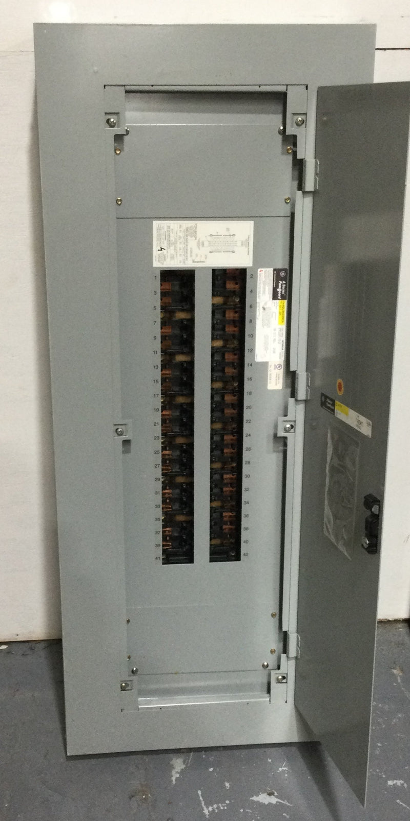 GE General Electric AQU3422RCX AXT1B4 225 Amp A-Series II Lighting Panelboard 208Y/120V 3 Phase 4 Wire 42 Space 50" x 20"