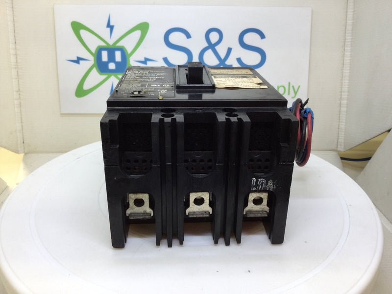 Westinghouse MCP03150R 15 Amp 600 Volt 3 Pole W/4979D06G17 125/250v 5a Aux Switch