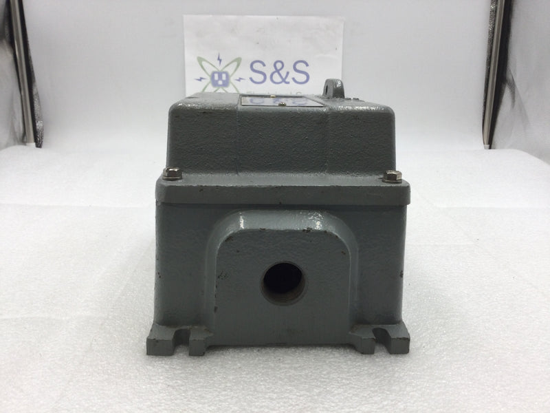 Square D 2510 MCR-1 Explosion Proof Starter Enclosure with 2510 MCO-1 Starter 115-230 VAC 2-3 HP (Missing Exterior On/Off Handle)