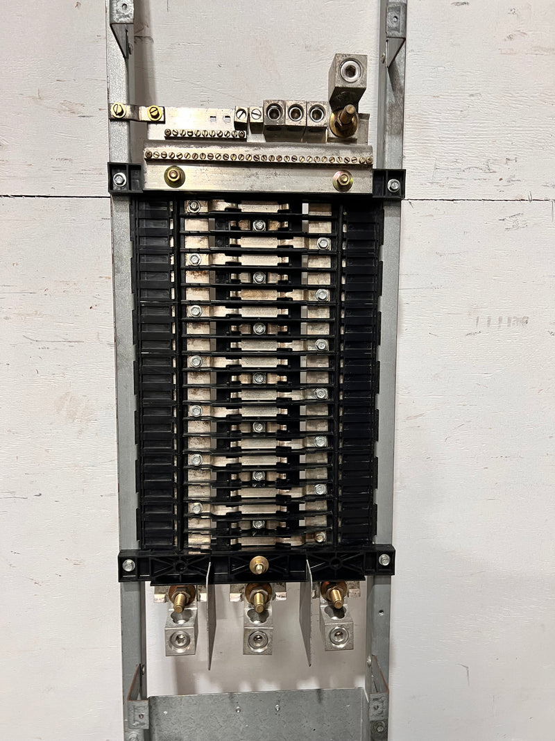 Square D Main Lug QON Circuit Breaker Panelboard QON442MS400 with Dead Front