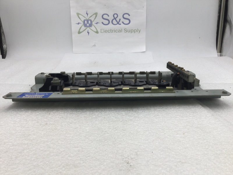 ITE EQ16MBA 8 Space/24 Circuit 125 Amp 120/240 VAC Load Center Guts Only 8" X 15"