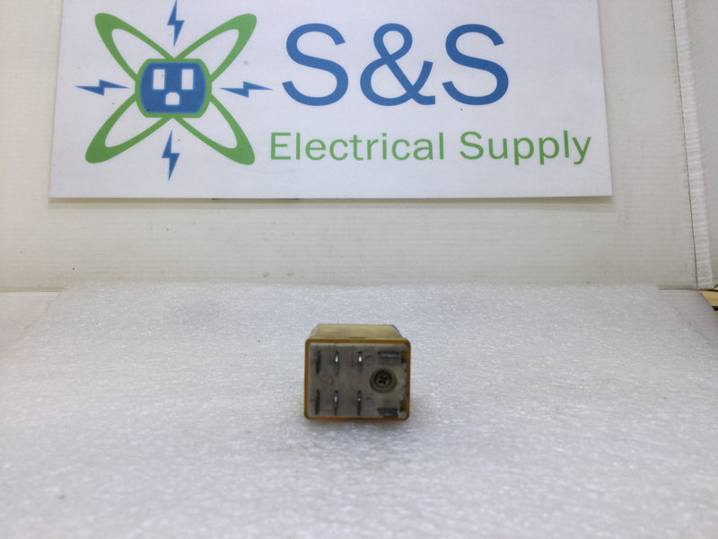 Lot of 10 Idec RH2B-U Plug-In Ice Cube Relay 110-120 VAC 24 VAC 8-Blades Rated for 7.5 Amps at 120 VAC