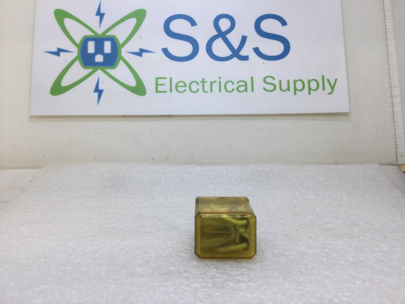 Lot of 10 Idec RH2B-U Plug-In Ice Cube Relay 110-120 VAC 24 VAC 8-Blades Rated for 7.5 Amps at 120 VAC