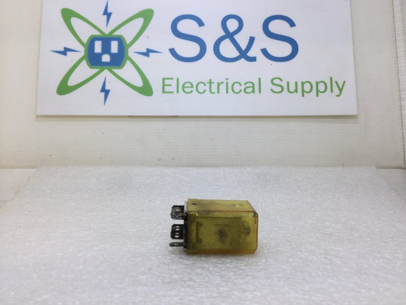Lot of 10 Idec RH2B-U Plug-In Ice Cube Relay 110-120 VAC 24 VAC 8-Blades Rated for 7.5 Amps at 120 VAC