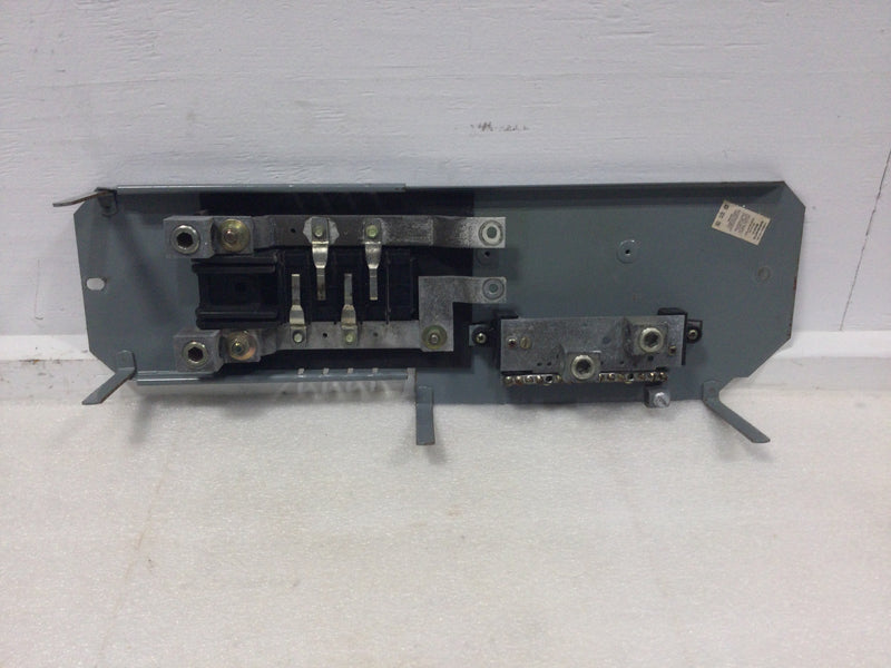 Square D QON8-16M150FTRB 4 Space/8 Circuit 150 Amp Feed Thru Load Center Guts Only 7" X 21"