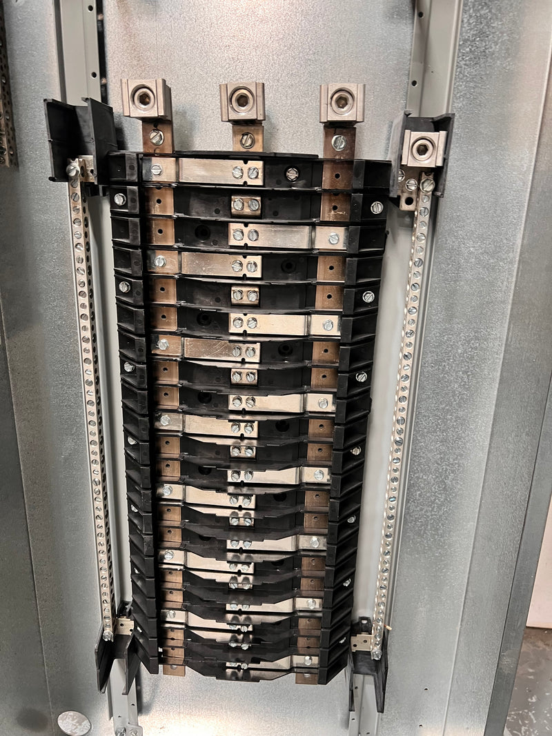 Siemens S1C42ML250ATS 3 Phase 4 Wire 250A 42 Circuit 208Y/120V Type 1 Panel Board Flush Cover