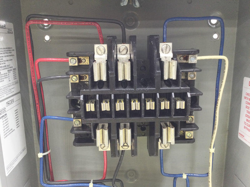 Siemens/Talon 9837-0173 20A Continuous 3 Phase/4 Wire 600VAC Type Nema3R 13 Jaw Meter Enclosure