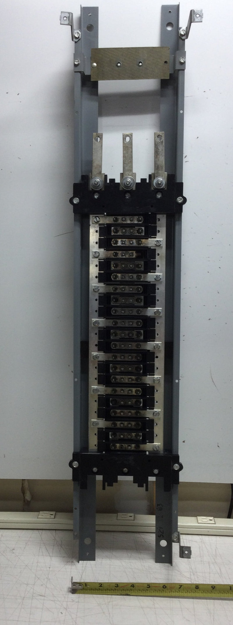 Cutler Hammer Pow-R-Line 42 Space Panel Board 208/120 VAC 3 Phase 4 Wire 150 Amp Guts Only 6.5" X 37"