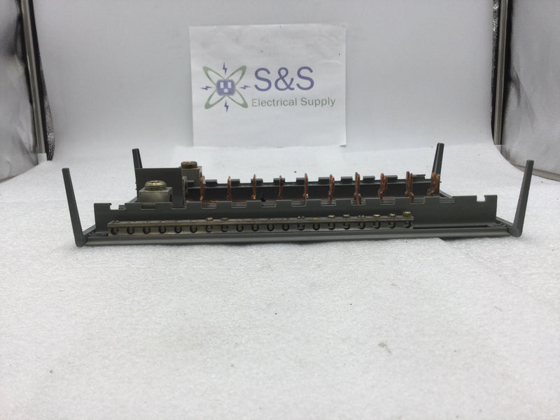 ITE/Siemens G2030ML1150CU 10 Space/30 Circuit 150 Amp Load Center 120/240 VAC Guts Only Copper Buss 9" X 14"