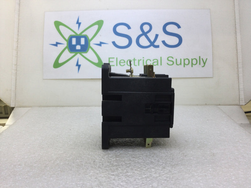 Square D 8910DPA33V09 Definite Purpose Contactor 600VAC 30 Amp 208-240 VAC Coil