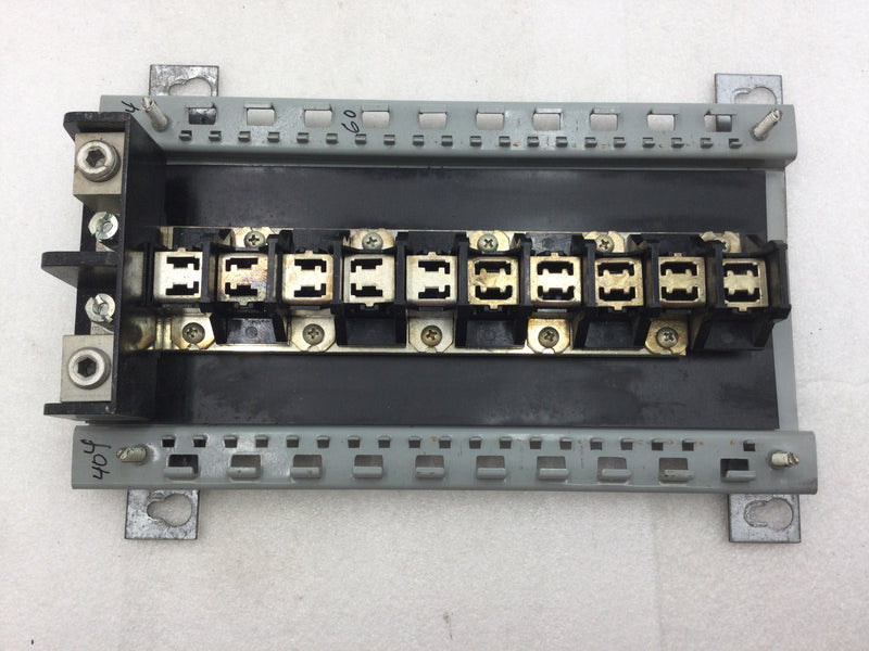 FPE 10 Space/20 Circuit 200 Amp 120/240 VAC Load Center Guts Only  7" X 12"