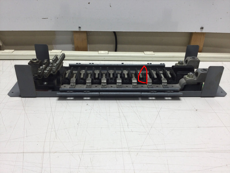 Square D QON-30 Series C1 200 Amp 15 Space/30 Circuit 120/240 VAC Load Center Guts Only 6" X 21"