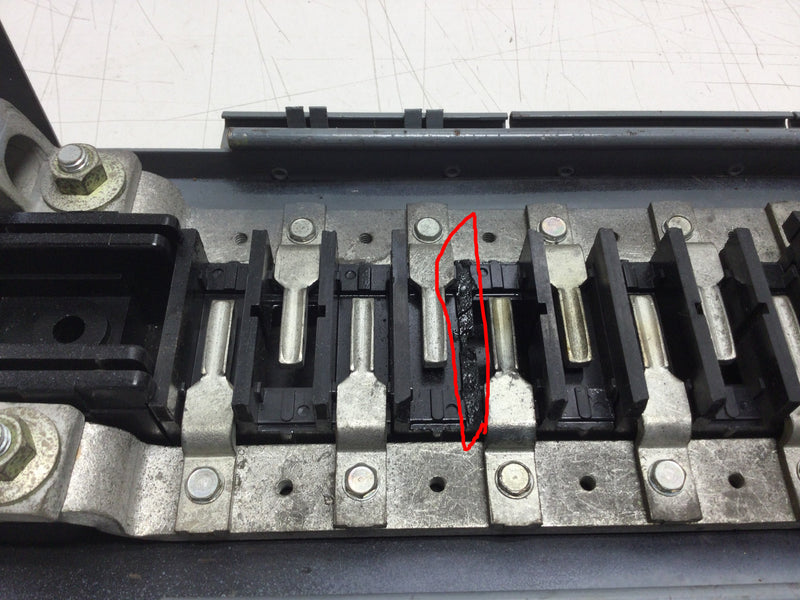 Square D QON-30 Series C1 200 Amp 15 Space/30 Circuit 120/240 VAC Load Center Guts Only 6" X 21"