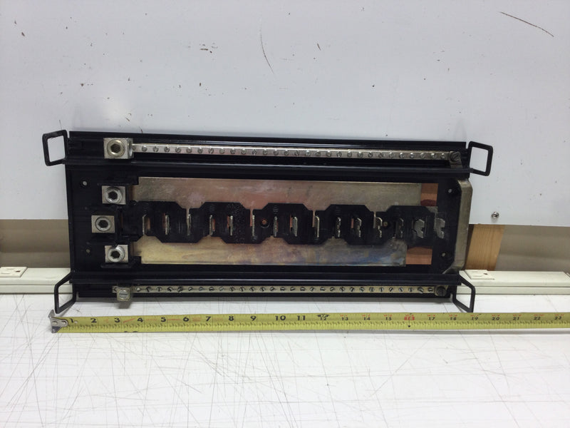 ITE/Siemens 3 Phase 200 Amp 15 Space/30 Circuit 120/240 VAC Guts Only 8" X 19.5"