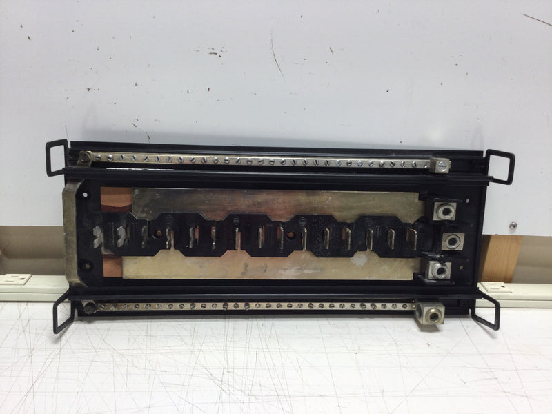 ITE/Siemens 3 Phase 200 Amp 15 Space/30 Circuit 120/240 VAC Guts Only 8" X 19.5"