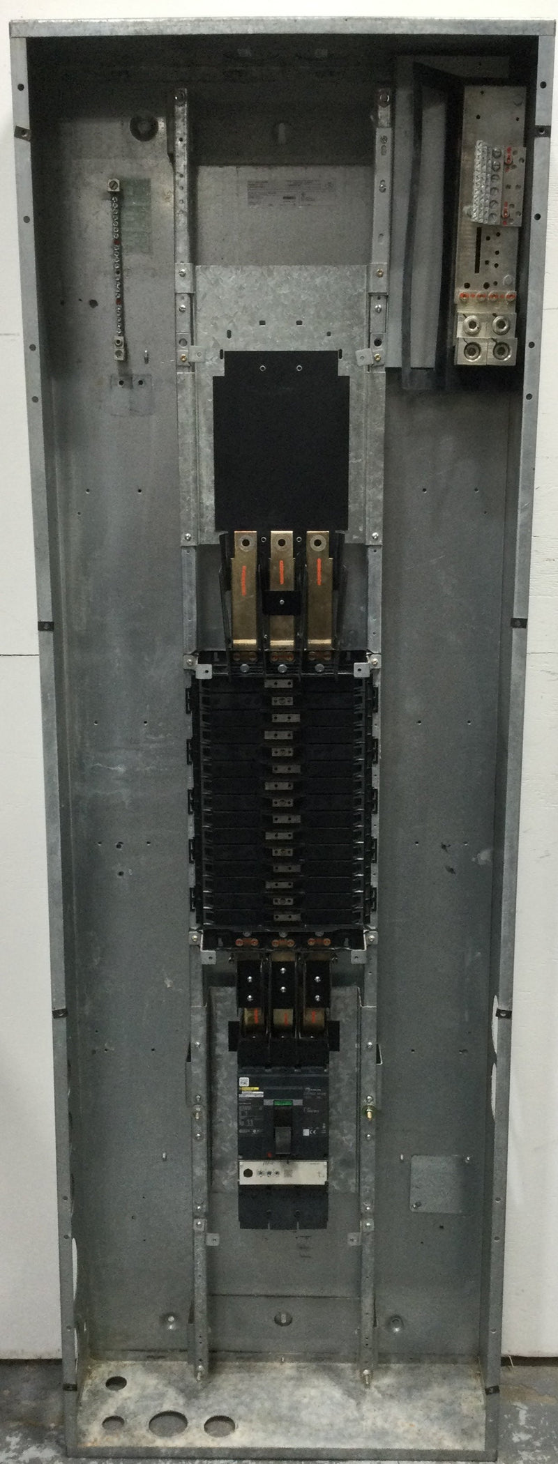 Square D NF 29437197360090001 600 Amp Panel 480/277 3 PH 4 W 30 Space with Main Breaker and 400 Amp Subfeed