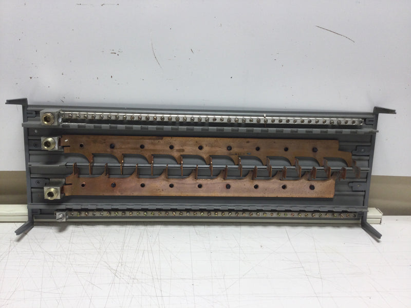 Siemens G4040ML1200CU 20 Space/40 Circuit 200 Amp 120/240 VAC Load Center Copper Buss Guts Only 9" X 24"