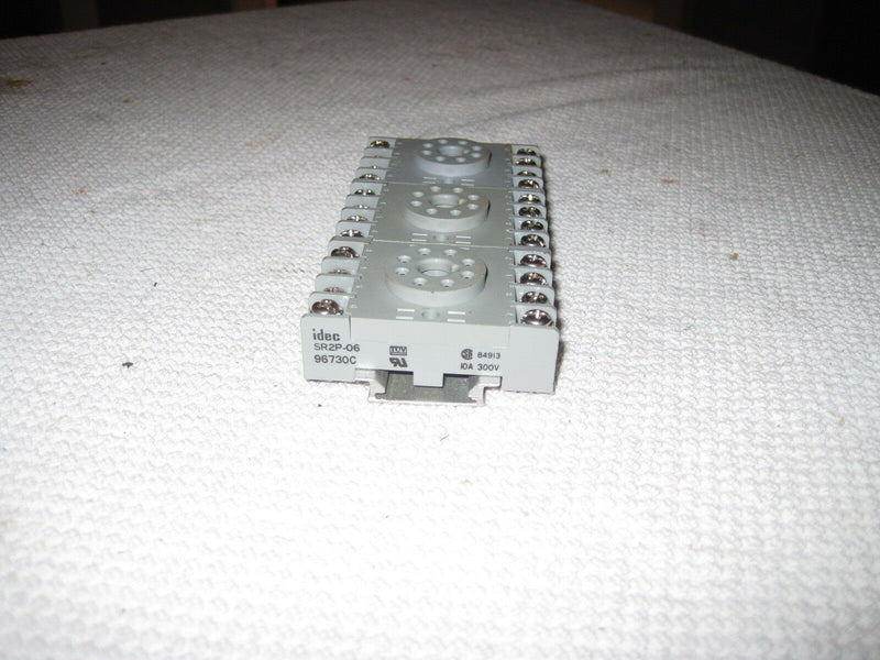 (3)  Idec Sr2p-06 8 Pin Relay 10 Amp 330 Volt On Aluminum Din Rail