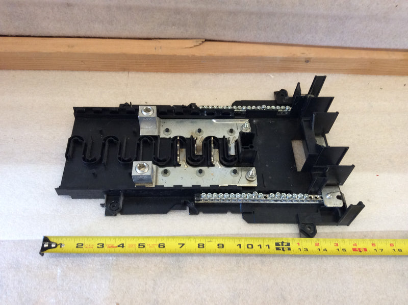 Square D/Homeline 4 Space 8 circuit 200A 120/240VAC Type HOM Feed Thru Load Center (Guts Only)